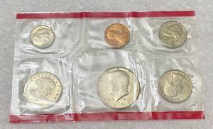 lot 2724 image: 1979 D United States Mint Set - Delaware Mint - SEALED