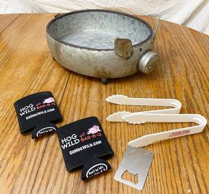 lot 2758 image: Decor Pig BBQ Set - Really Neat