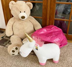 lot 2769 image: HUGE Teddy Bear - NICE UNICORN &amp Bean Bag Chair - All in great clean condition VALENTINES DAY IS COMING