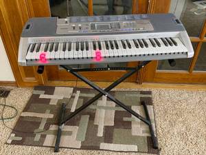 lot 2770 image: Nice Casio Keyboard M# LK-100 w Lighted Learn to play feature wstand - See Video