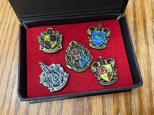 lot 2777 image: Harry Potter Collector Pins