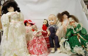 lot 4514 image: Lot of 7 Misc. Dolls