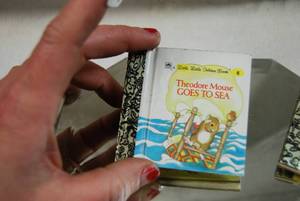 lot 4528 image: Lot of 3 Miniature Little Golden Books - Very Cool