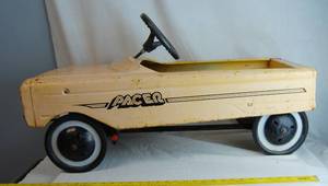 lot 2628 image: Vintage Metal Pacer Childs Pedal Car - Very Cool Find