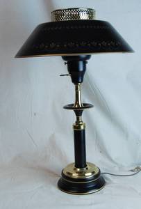 lot 2629 image: Beautiful Vintage Lamp - Nice