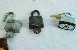 lot 2636 image: Lot of 3 Pad Locks wkeys