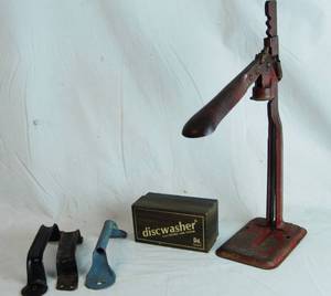 lot 2639 image: Vintage Bottle Capper and more items see pics