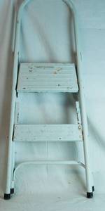 lot 2642 image: Portable Step Stool Ladder