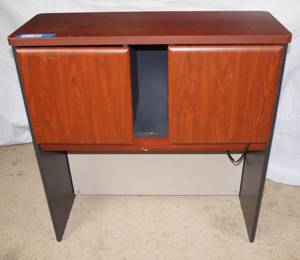 lot 2658 image: Desk Credenza - Double your work and storage space - see pics for measurements