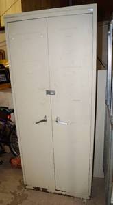 lot 2662 image: Metal Shop Storage Cabinet - see pics for measurements