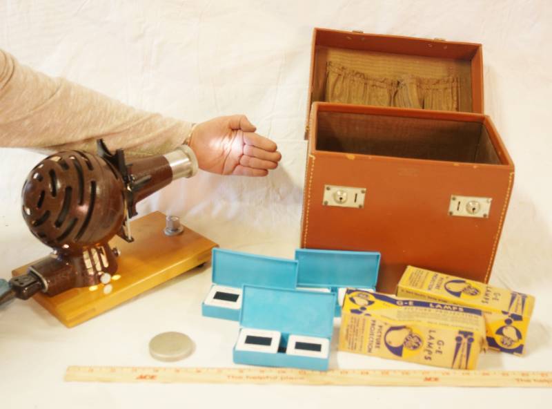 lot 9024 image: Vintage 1950s Slide Projector w case, bulbs and slides - VERY NICE WORKS