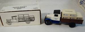 lot 6463 image: ERTL 1931 Quaker Oats Company Hawkeye Crate Bank