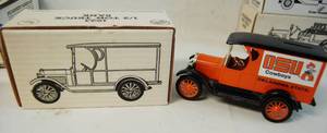 lot 6468 image: ERTL 1923 Oklahoma State University 12 Ton Truck Bank