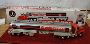 lot 2068 image: Phillips 66 Toy Tanker Semi Truck