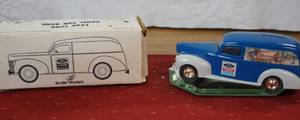 lot 2077 image: Scale Models 1940 Ford Panel Bank