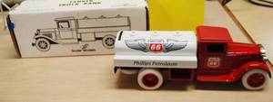lot 6480 image: Scale Models Phillips 66 Aviation Truck Tanker Bank