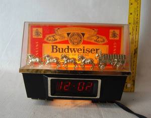 lot 2119 image: Vintage Budweiser Horse Light Clock - Very COOL