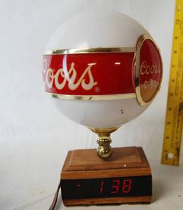 lot 2121 image: Vintage Coors Beer Light Clock