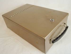 lot 2128 image: Vintage Metal Locking Storage Box - ROCKAWAY METAL CORP - with KEY NICE STURDY