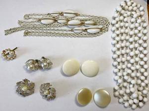 lot 3270 image: Lot on VINTAGE COSTUME JEWELRY - white style, nice clip-on earrings - the good stuff