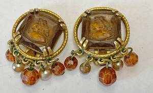 lot 3280 image: Stunning Cameo Vintage Clip On Earrings - BEAUTIFUL