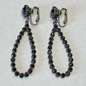 lot 3281 image: Pretty Vintage Dangle Clip On Earrings - Costume, black stones