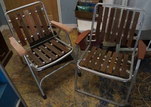 lot 2152 image: Set of 2 Vintage Redwood Folding Outdoor Lawn Chairs