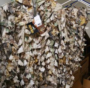 lot 2156 image: Ghillie Suit - NEW NEVER WORN Camo Redhead Jacket and Pant Set Size Large- Xlarge - Nice