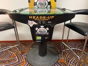 lot 1012 image: 8 Player Tournament Heads-Up Challenge TEXAS HOLDEM POKER Arcade Coin Operated Game with Tournament Screen