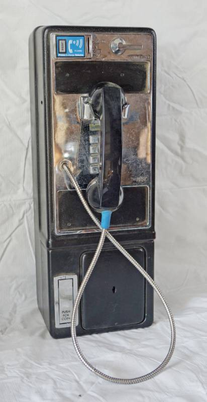 lot 1390 image: Vintage Push Button Payphone - AT&T w Mounting Bracket - Nice Condition M# S1H-2B