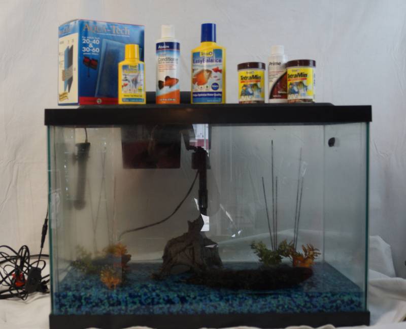 lot 2207 image: Fish Tank and Accessories
