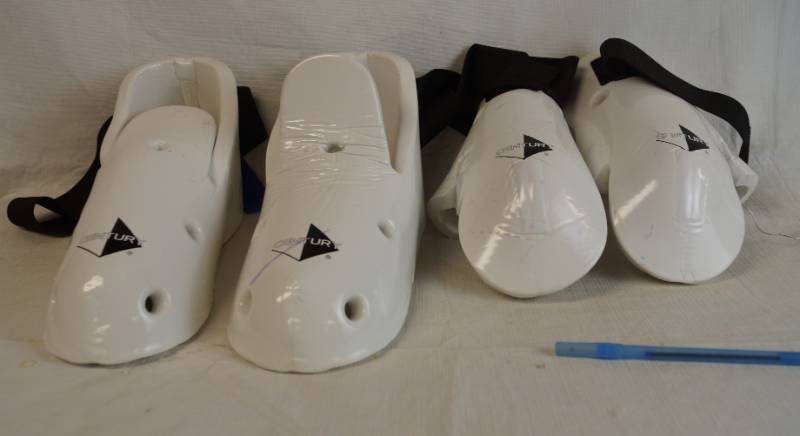 lot 4000 image: Boxing Gloves and Foot Protectors