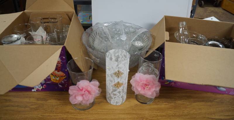 lot 4005 image: Lot of Misc. Vases and Punch Bowl
