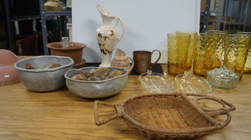 lot 4006 image: Lot of Beautiful Home Decor and More - See Photos
