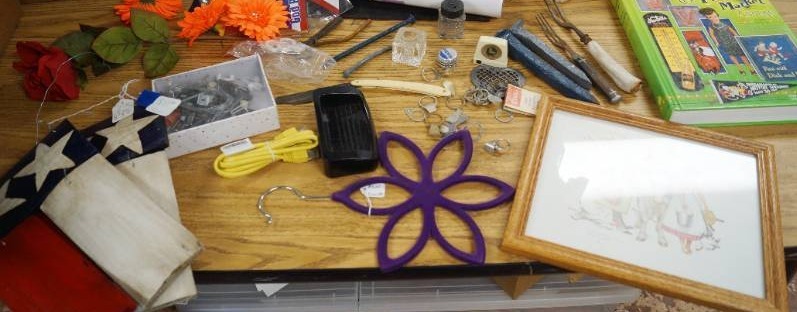 lot 4009 image: Huge Lot of Misc. Items - See Photos