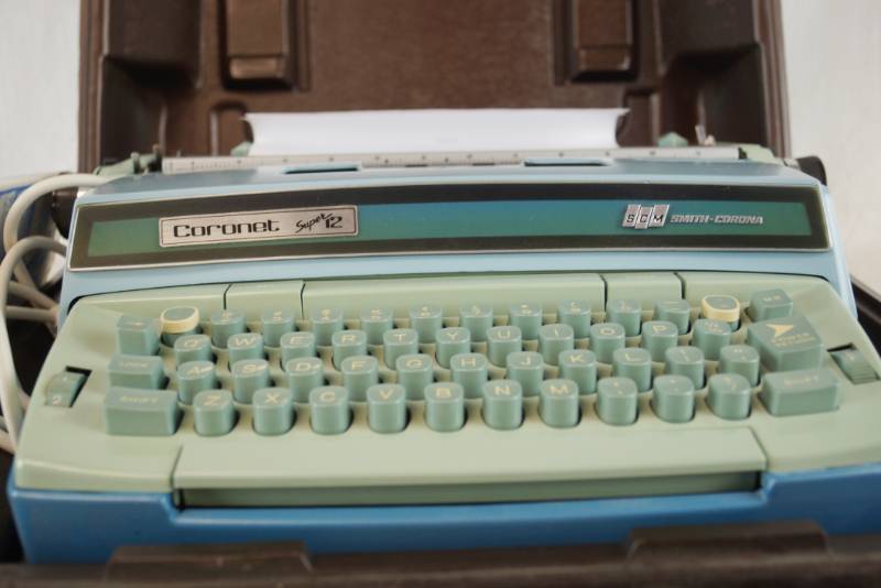 lot 4020 image: Vintage Coronet Typewriter - Works Great Still Has Manual