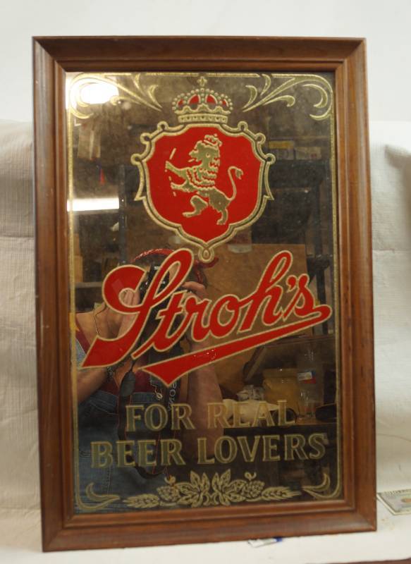lot 4030 image: Strohs Beer Wall Hanging Mirror - Something to put in your man cave