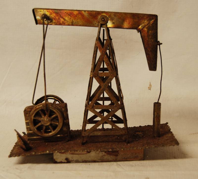 lot 4041 image: Vintage Oil Well Music Box - Very Rare Cool Find