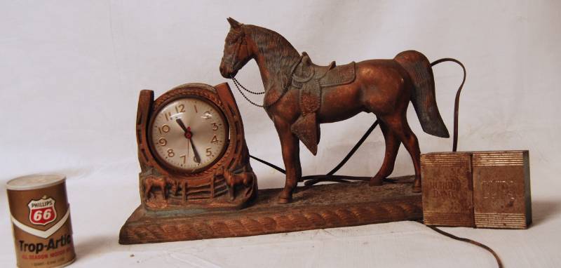 lot 4043 image: Vintage Horse Clock and Trop Artic Radio and lil cute box