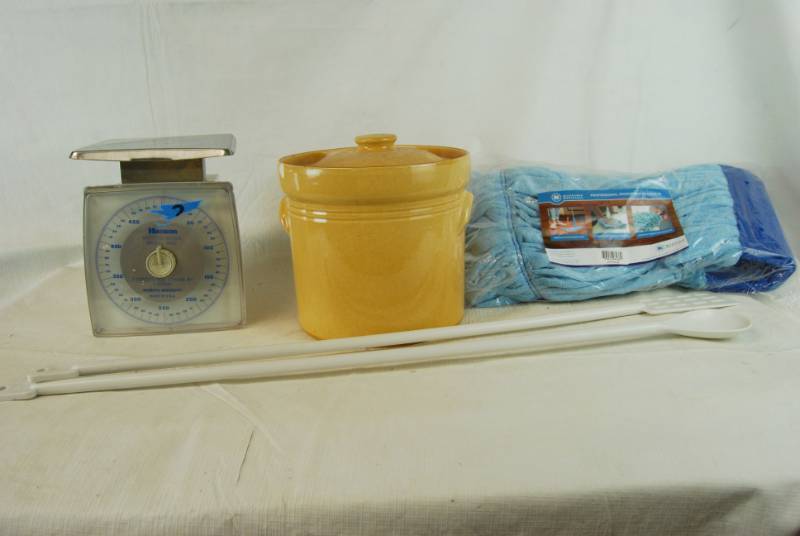 lot 4051 image: Vintage Crock with Lid, New Mop Head and Food Scale