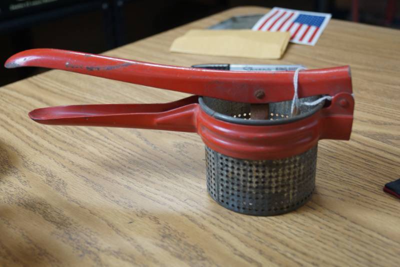 lot 4075 image: Vintage Juicer  Food Mill Strainer