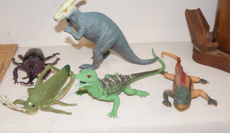 lot 9998 image: Lot of Plastic Dinosaurs - Kids Toys