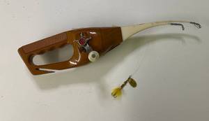 lot 2689 image: Vintage POCKET FISHERMAN - As Seen on TV Invented in 1963.