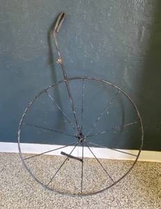 lot 2711 image: Vintage Measuring Wheel - Hand Held - With Counter