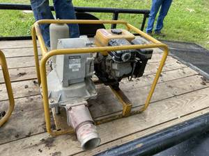 lot 1819 image: Water Pump Robin Pump - M# PTX301D - Gas Powered - Runs See Video