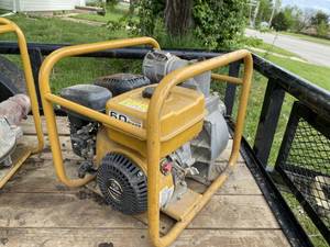 lot 1820 image: Water Pump Robin Pump - M# PTX301 - Gas Powered - Runs See Video