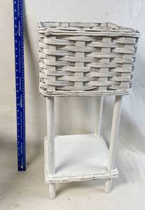 lot 4090 image: Freestanding White Wicker Basket Stand - see pics for measurements