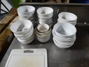lot 2231 image: 32 various bowls & 1 poly cutting board