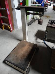 lot 2272 image: Awesome Toledo commercial warehouse scale feed scale w weights