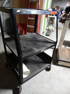 lot 2276 image: Metal media cart on wheels